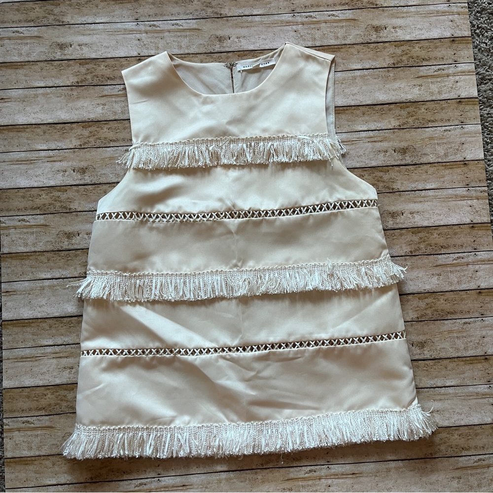 Endless rose size small. In excellent condition.